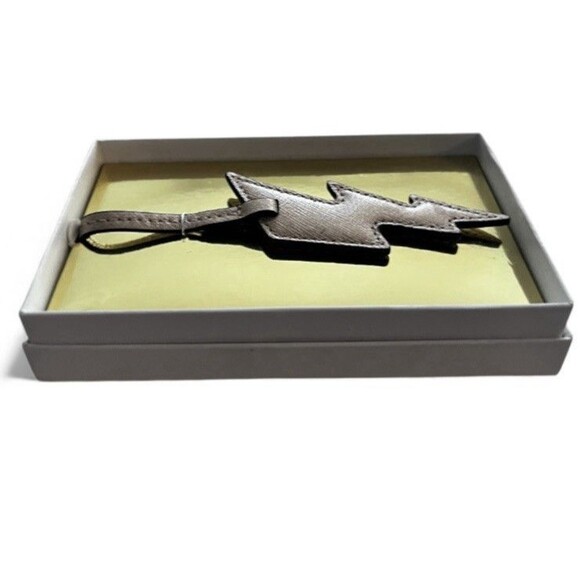 Michael Kors Pale Gold Lightning Bolt Saffiano Leather Bag Charm Keychain NIB - Picture 12 of 15